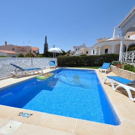 Well-Appointed Villa Is Situated In The Popular Resort Of Vilamoura Quarteira Eksteriør billede