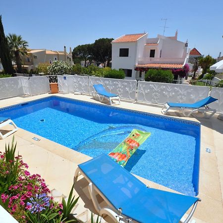 Well-Appointed Villa Is Situated In The Popular Resort Of Vilamoura Quarteira Eksteriør billede