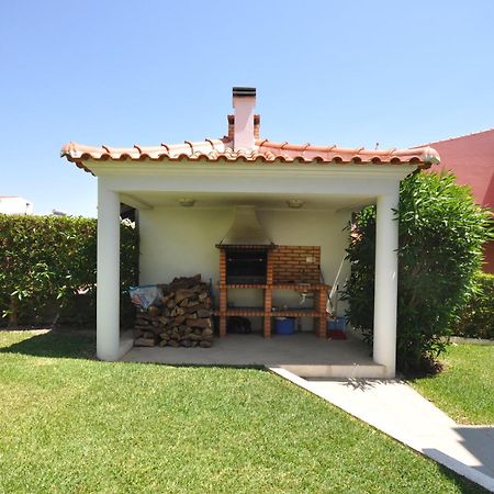 Well-Appointed Villa Is Situated In The Popular Resort Of Vilamoura Quarteira Eksteriør billede