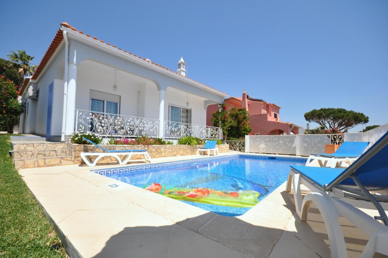 Well-Appointed Villa Is Situated In The Popular Resort Of Vilamoura Quarteira Eksteriør billede