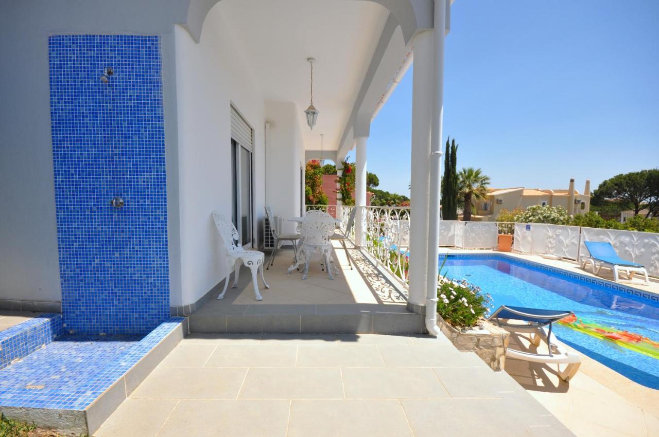 Well-Appointed Villa Is Situated In The Popular Resort Of Vilamoura Quarteira Eksteriør billede