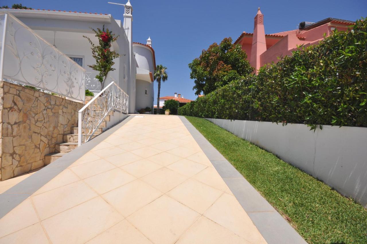 Well-Appointed Villa Is Situated In The Popular Resort Of Vilamoura Quarteira Eksteriør billede