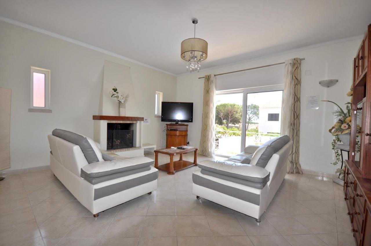 Well-Appointed Villa Is Situated In The Popular Resort Of Vilamoura Quarteira Eksteriør billede