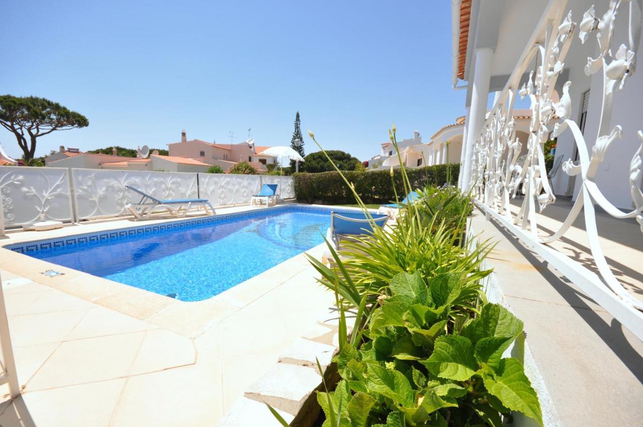 Well-Appointed Villa Is Situated In The Popular Resort Of Vilamoura Quarteira Eksteriør billede