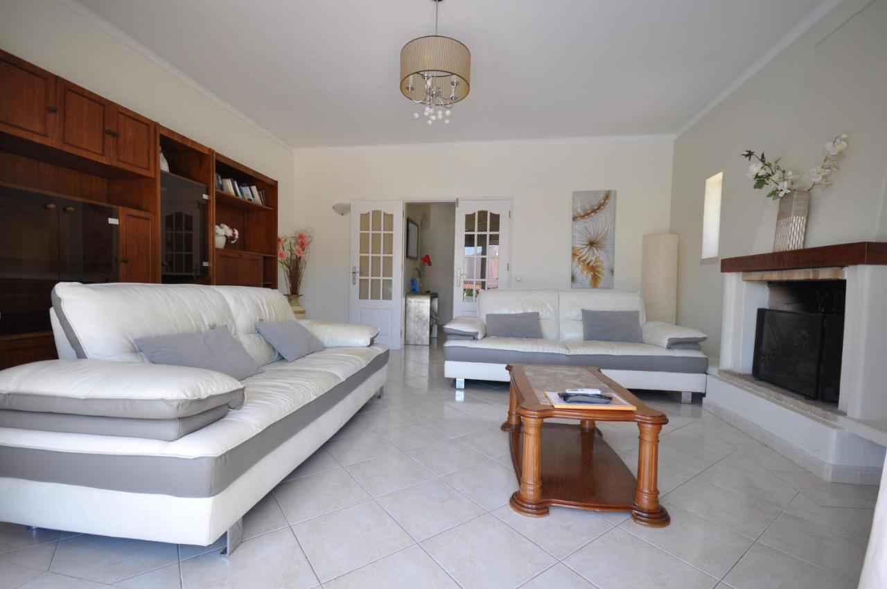 Well-Appointed Villa Is Situated In The Popular Resort Of Vilamoura Quarteira Eksteriør billede