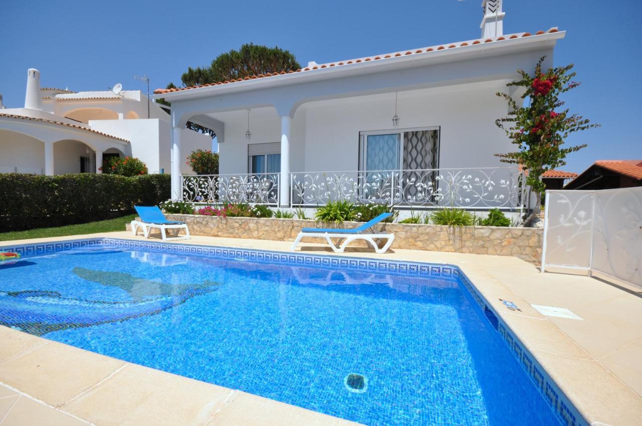 Well-Appointed Villa Is Situated In The Popular Resort Of Vilamoura Quarteira Eksteriør billede