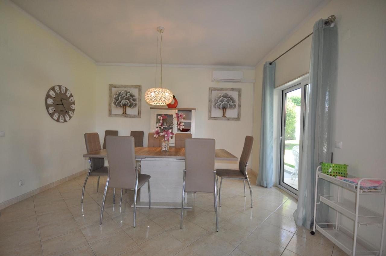 Well-Appointed Villa Is Situated In The Popular Resort Of Vilamoura Quarteira Eksteriør billede