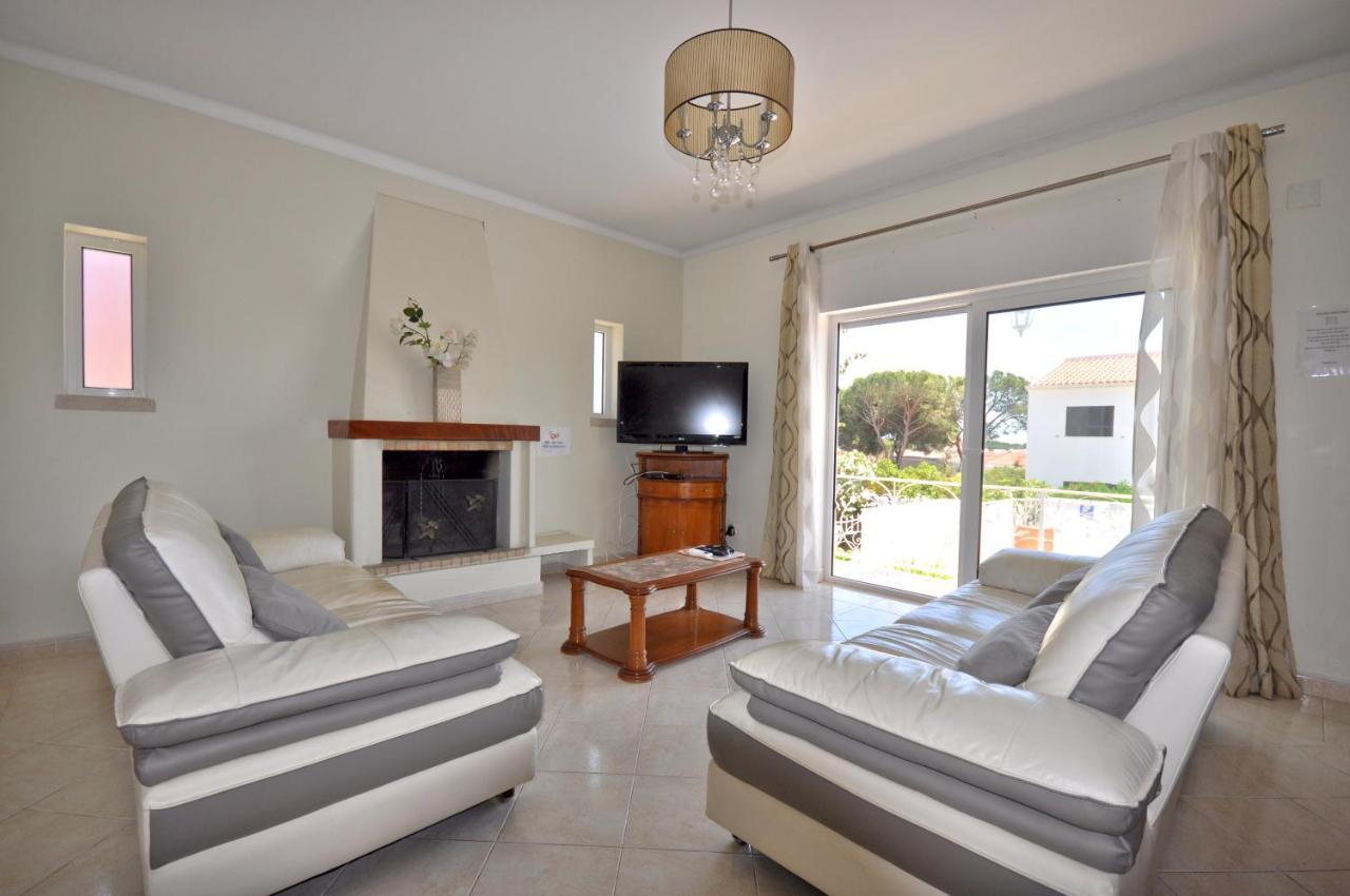 Well-Appointed Villa Is Situated In The Popular Resort Of Vilamoura Quarteira Eksteriør billede