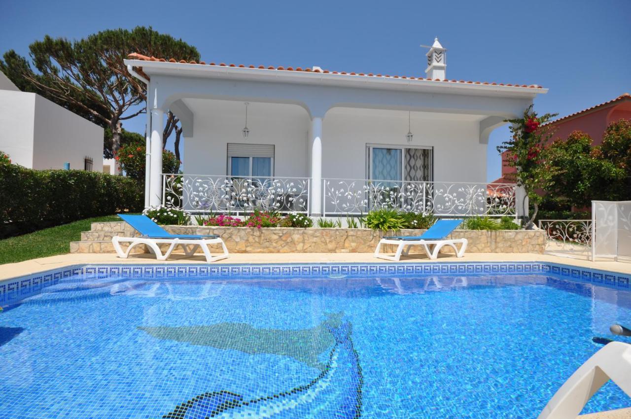 Well-Appointed Villa Is Situated In The Popular Resort Of Vilamoura Quarteira Eksteriør billede