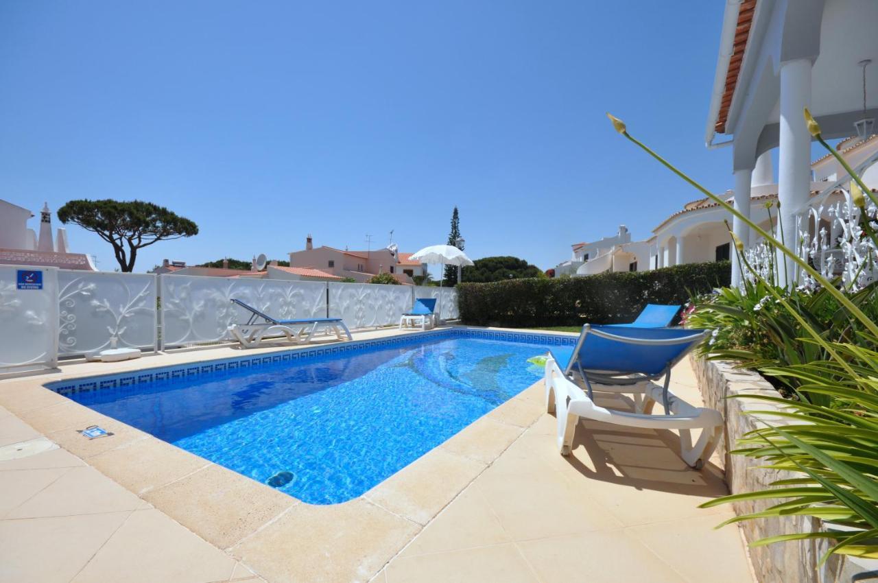 Well-Appointed Villa Is Situated In The Popular Resort Of Vilamoura Quarteira Eksteriør billede